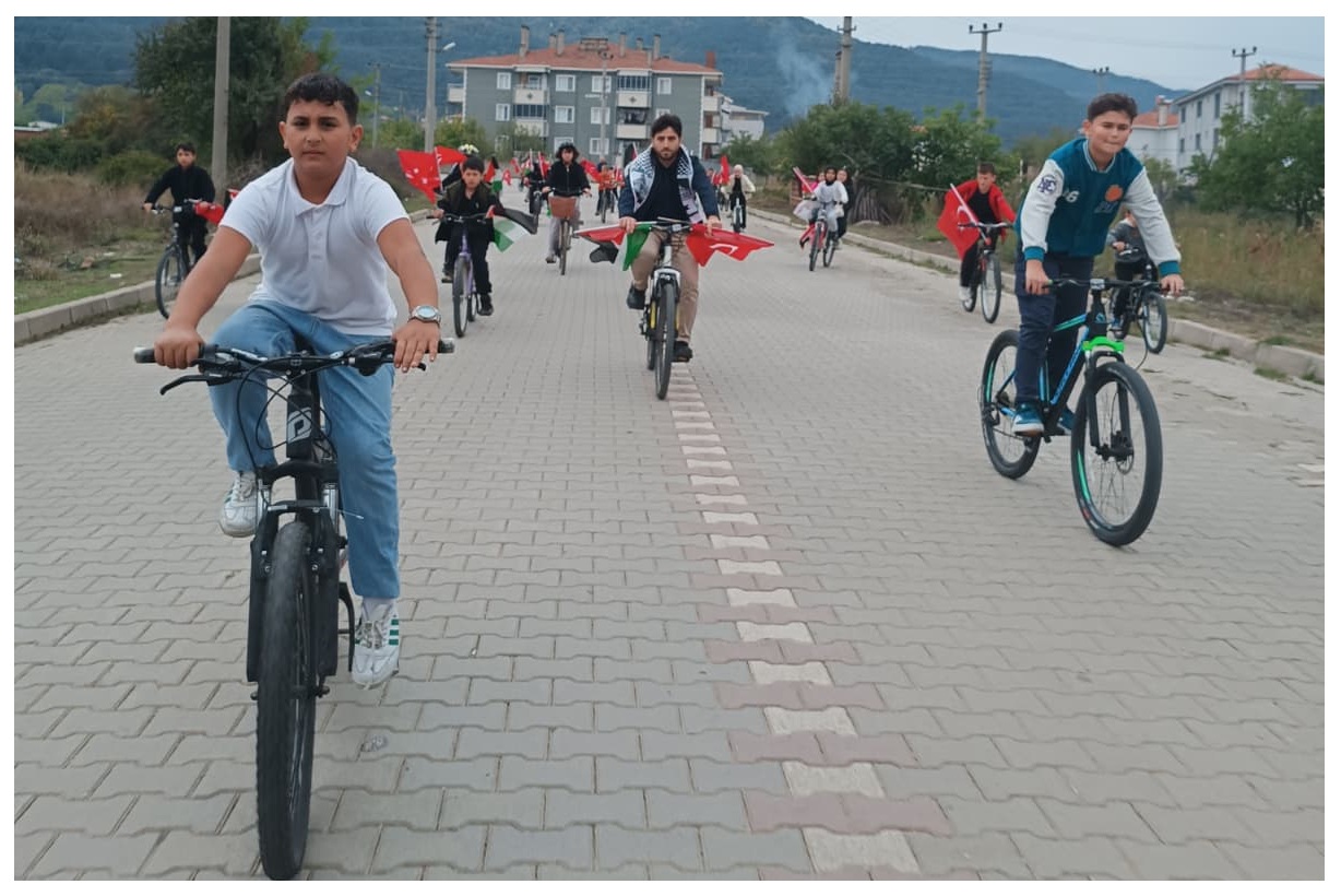 GENÇ-YAŞLI, KADIN ERKEK PEDALLAR GAZZE İÇİN ÇEVRİLDİ