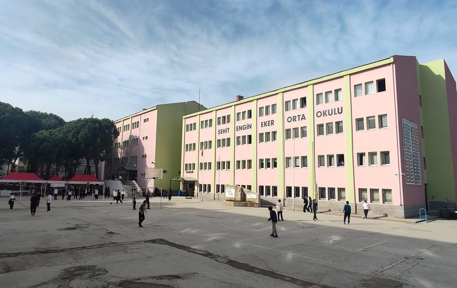 ÇAN ŞEHİT ENGİN EKER ORTAOKULU’NDAN GAZZE İÇİN KERMES