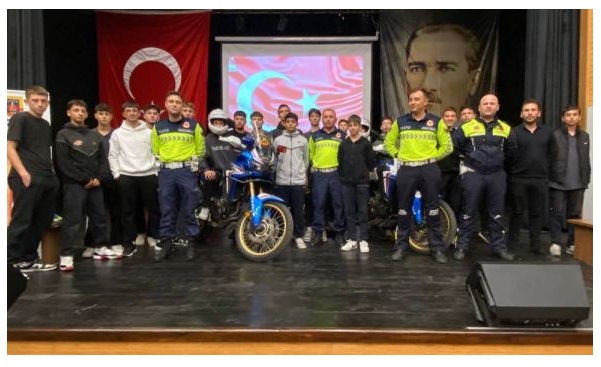 JANDARMADAN MOTOSİKLET SÜRÜCÜLERİNE EĞİTİM