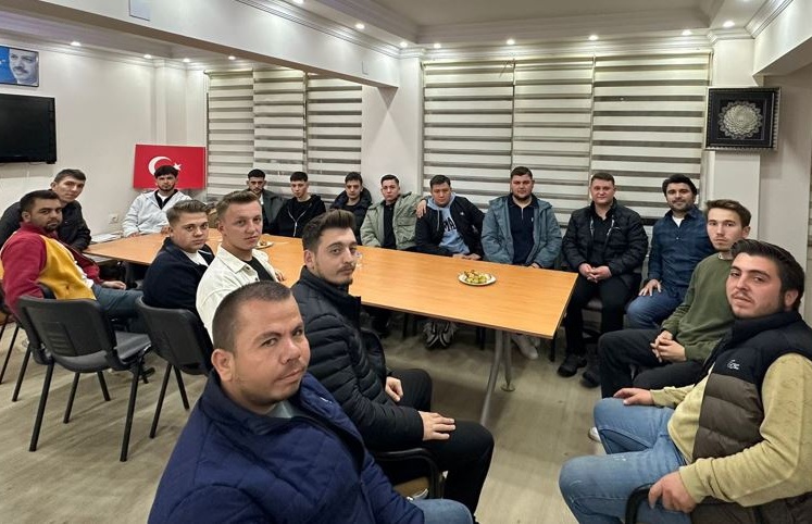 YENİCE’DE AK GENÇLİKLE  BULUŞAN SAMİ BURAK YÜKSEL, “BİRLİKTE DAHA GÜÇLÜYÜZ”