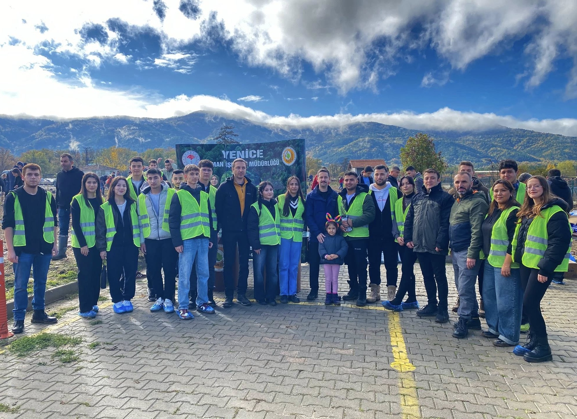 YENİCE’DE “SEVDAMIZ YEŞİL VATAN” DENİLEREK DOĞAYA NEFES OLUNDU