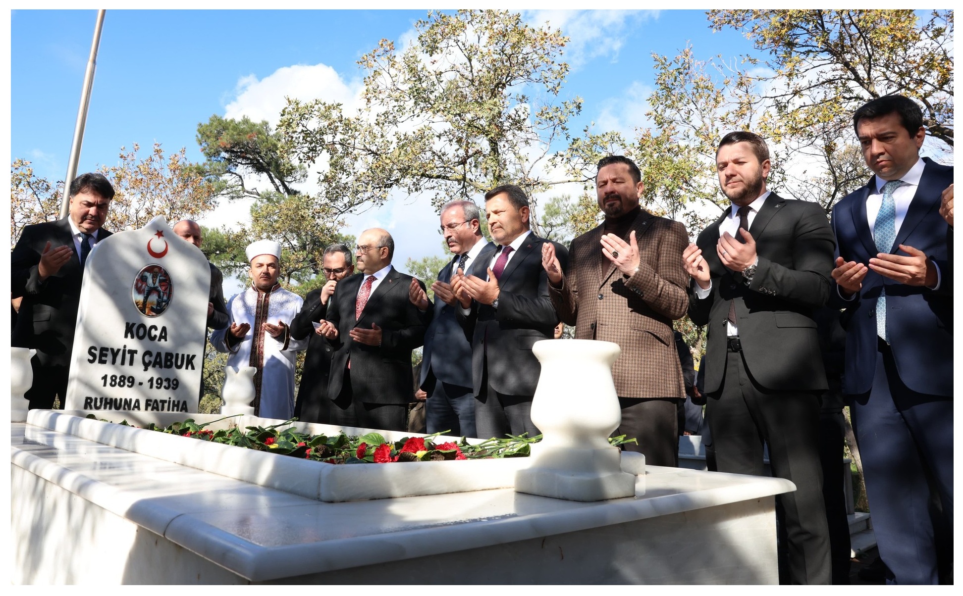 SEYİT ONBAŞI, VEFATININ 86’NCI YILDÖNÜMÜNDE MEZARI BAŞINDA ANILDI