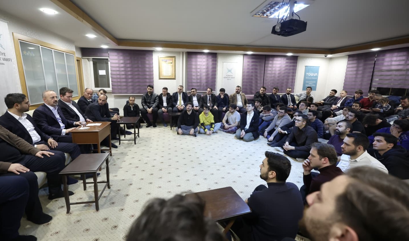 İÇİŞLERİ BAKAN YARDIMCISI BÜLENT TURAN, TÜGVA’DA GENÇLERLE BULUŞTU