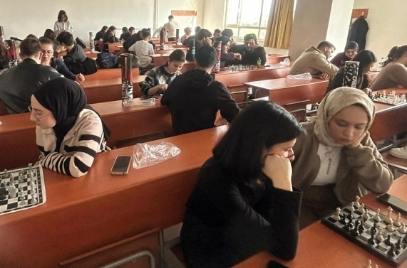 ÇAN UYGULAMALI BİLİMLER FAKÜLTESİNDE SATRANÇLA STRATEJİK ÖĞRENME
