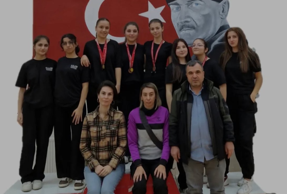 BİLEK GÜREŞİNDE KALKIM ÇPAL KIZLARI ZİRVEYİ ZORLADI