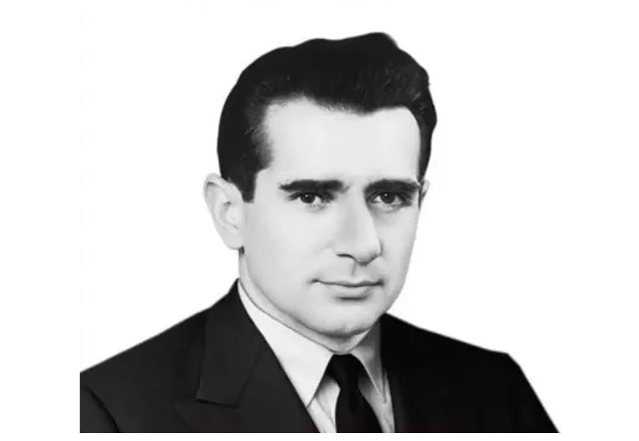 Muzaffer Sarısözen, “Türk’ü Seven Türkü Söyler”