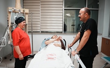 ANNE-OĞUL AYNI ACİL SERVİSTE HAYATA DOKUNUYOR