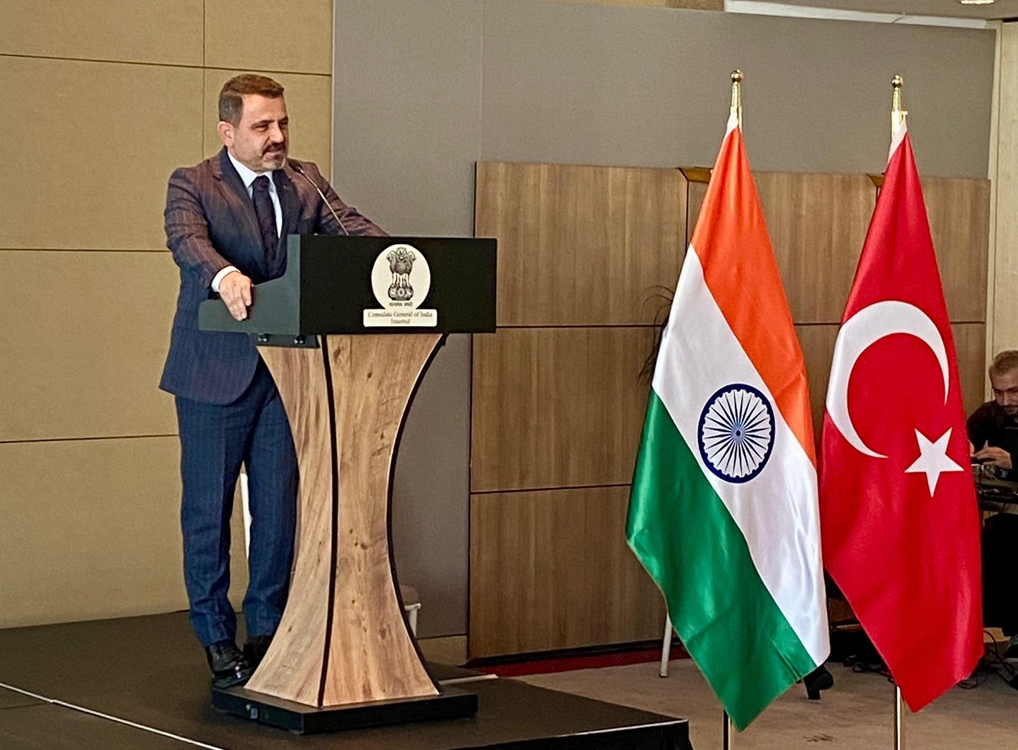 TARİHİ ALAN BAŞKANI KAŞDEMİR’DEN HİNDİSTAN BÜYÜKELÇİLİĞİNDE KONFERANS