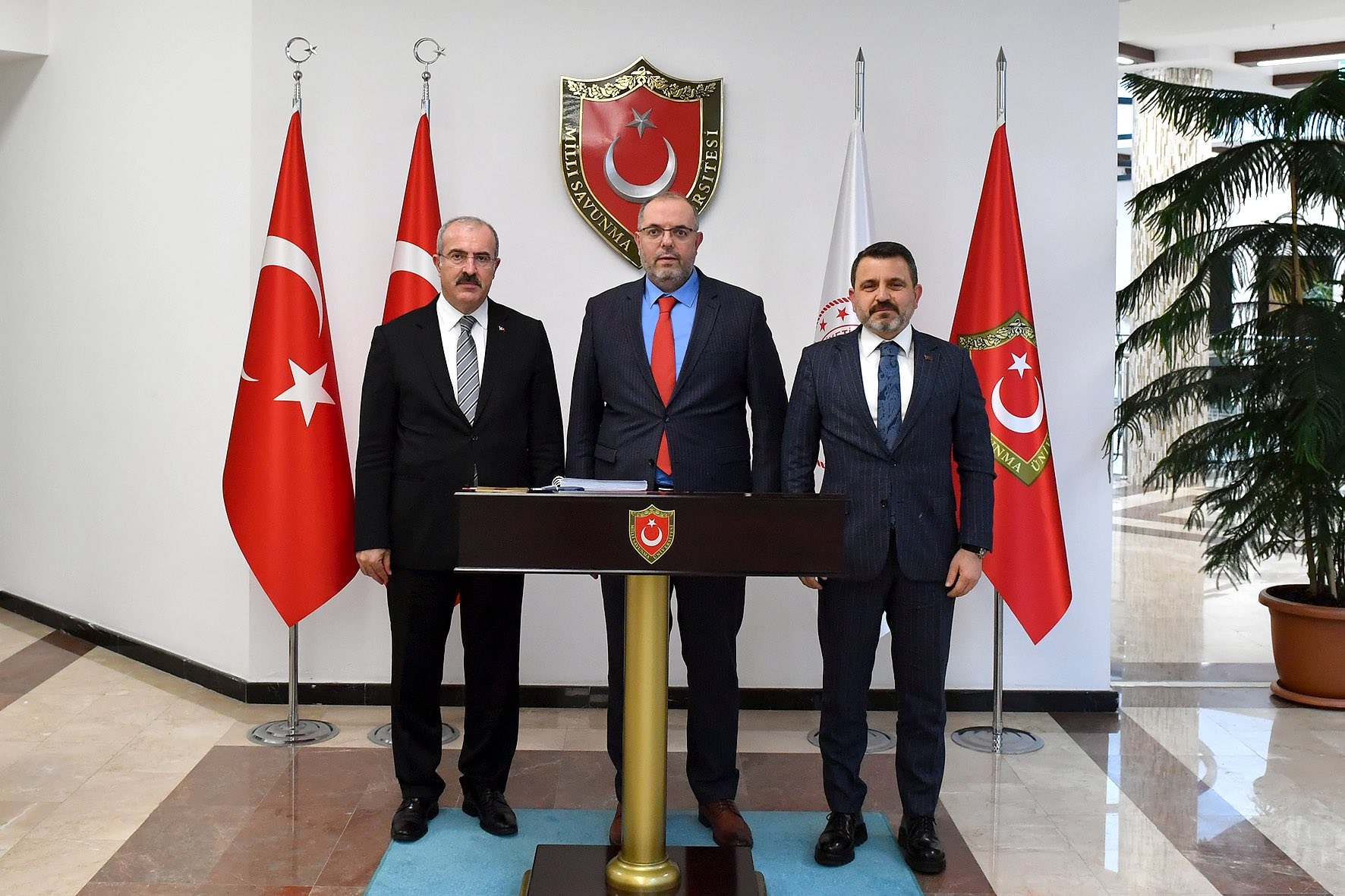 VALİ VE TARİHİ ALAN BAŞKANINDAN MSÜ REKTÖRÜ İLE THY YÖNETİM KURULU BAŞKANINA ZİYARET