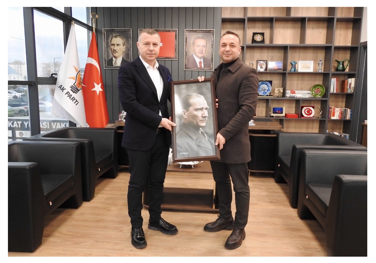 ÇAN ERENLER AVCILAR DERNEĞİNDEN AK PARTİ İL BAŞKANLIĞINA ZİYARET