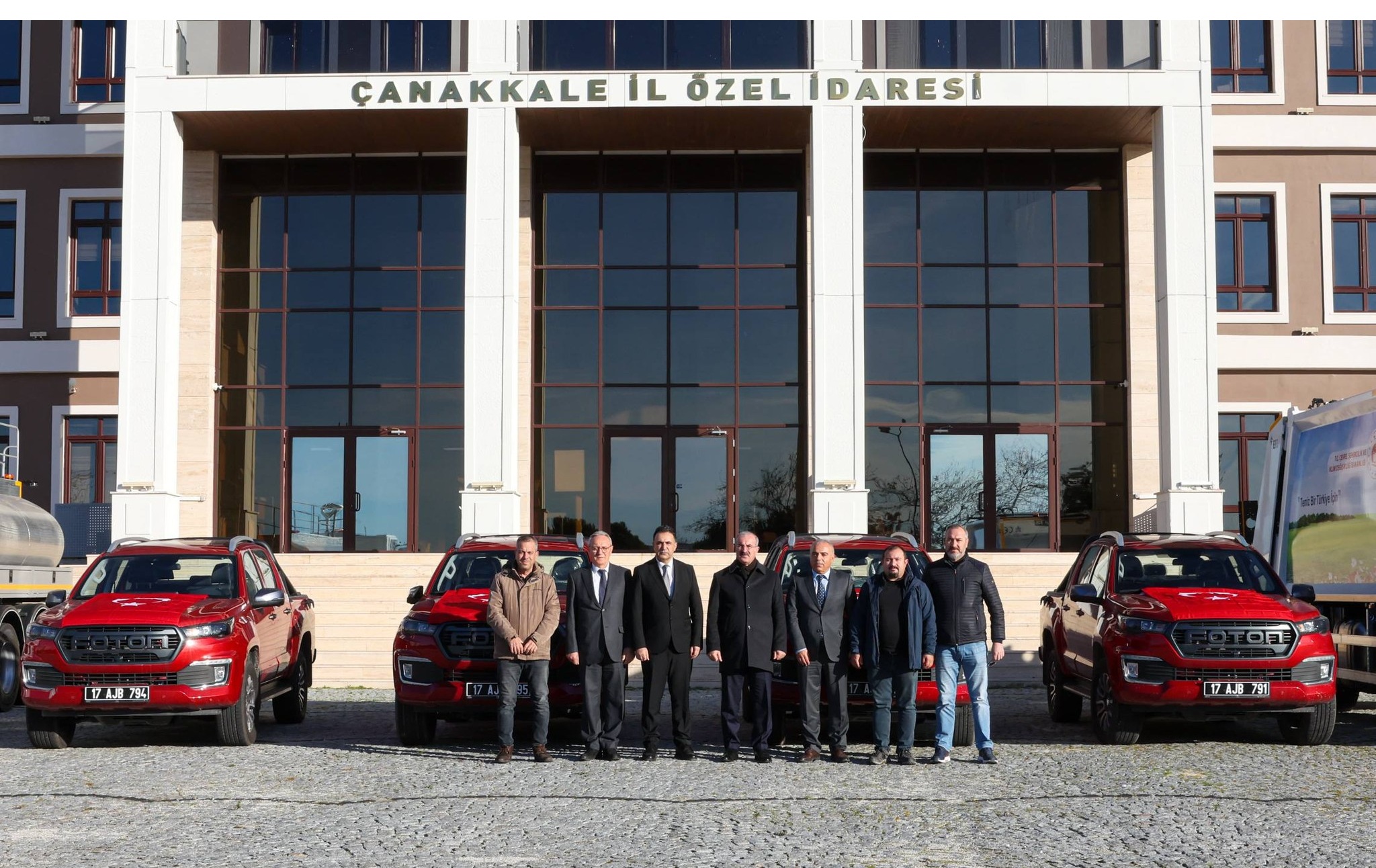 VALİ TORAMAN, İL ÖZEL İDARESİNE YENİ ALINAN ARAÇLARI YERİNDE İNCELEDİ