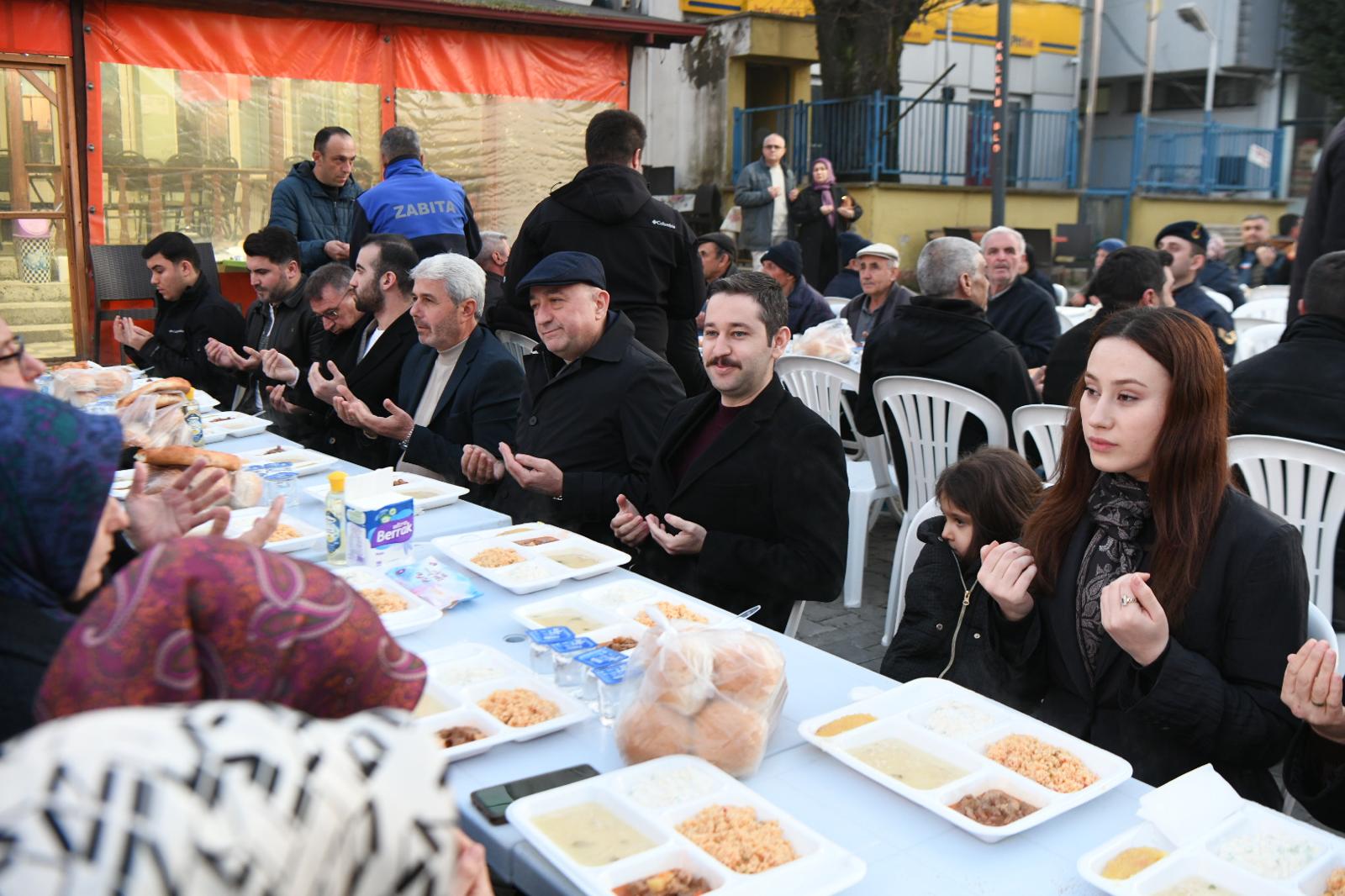 KALKIM’DA BELEDİYEDEN GENİŞ KATILIMLI İFTAR YEMEĞİ