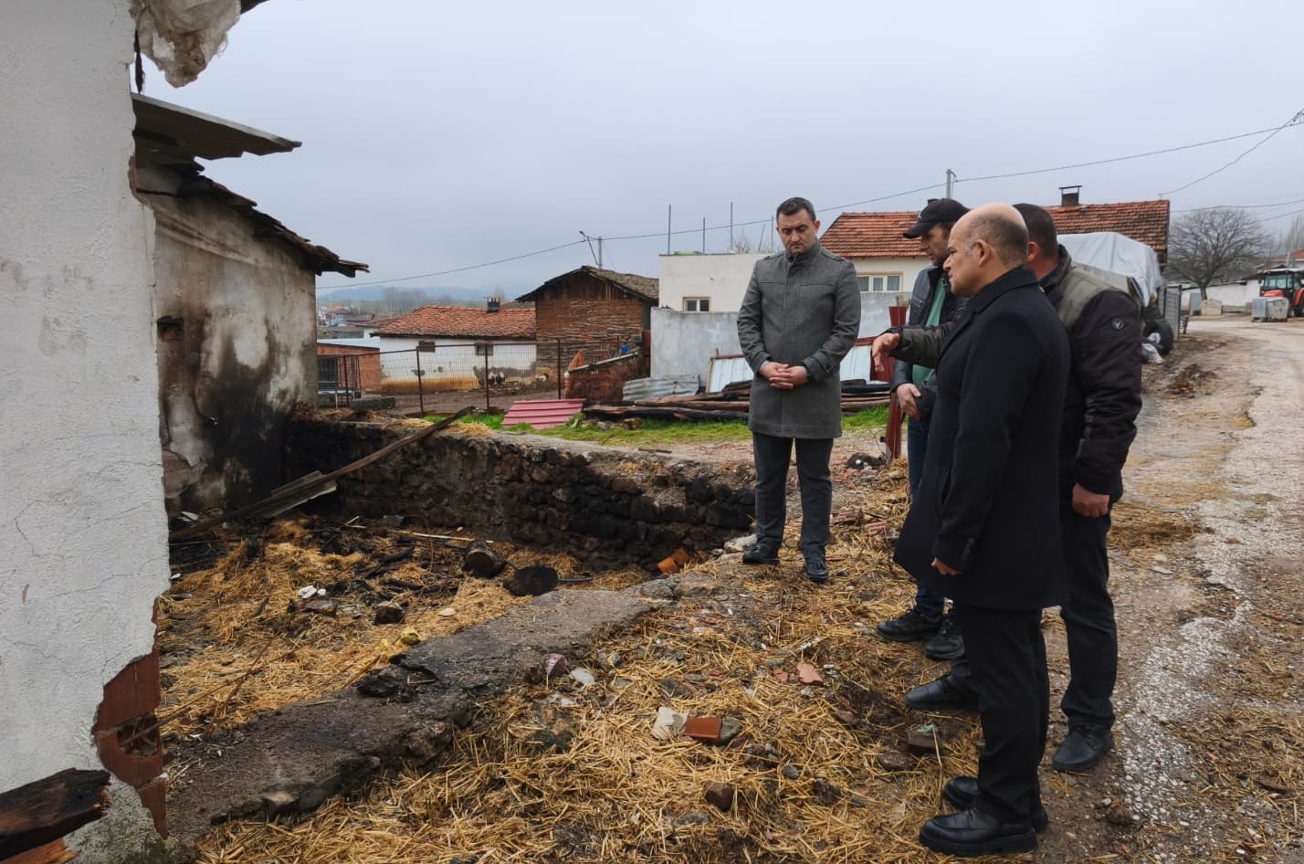 EVİ YANAN EMEKLİ POLİSE ÇAN KAYMAKAMLIĞI KUCAK AÇTI