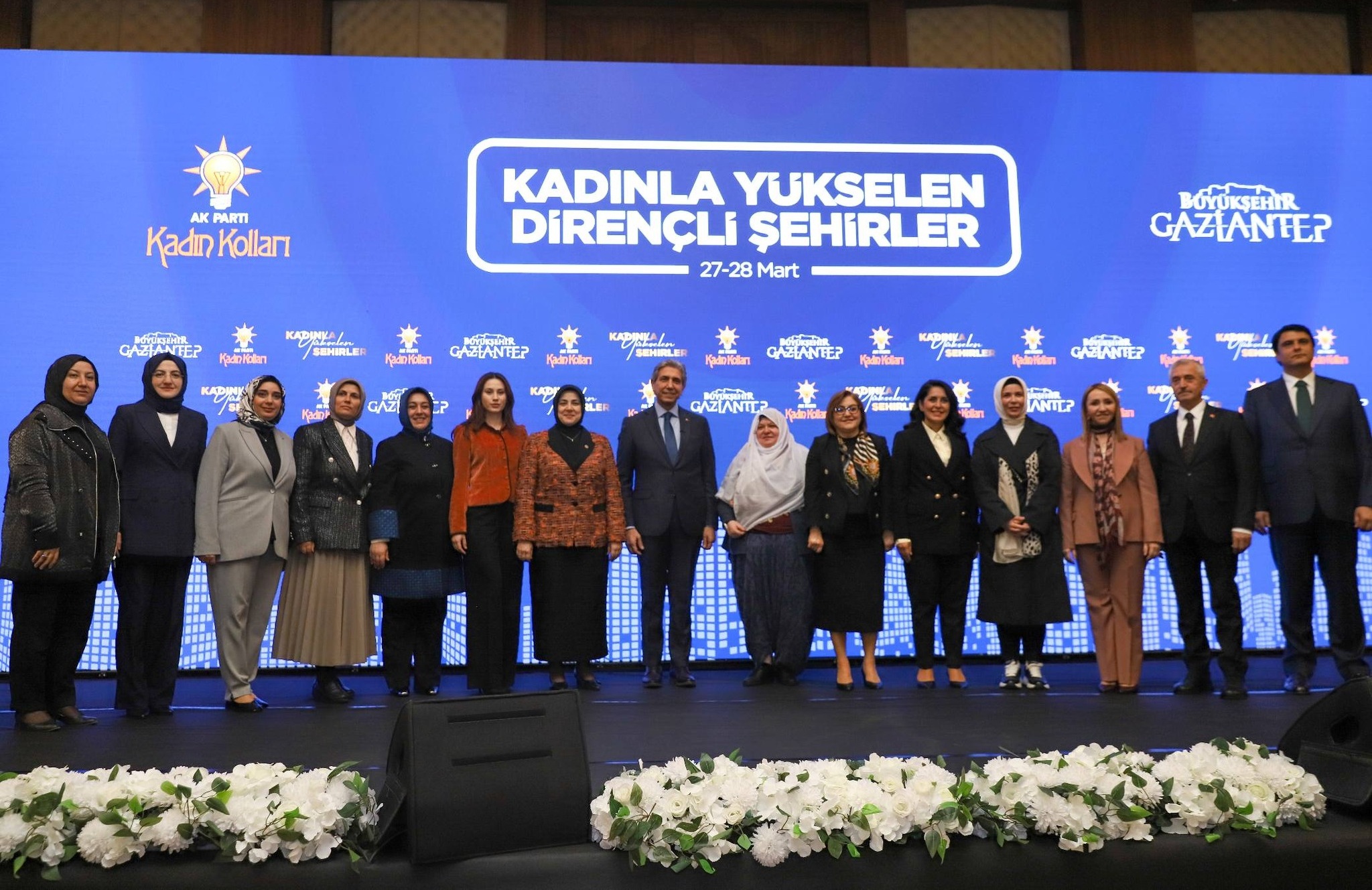 BAŞKAN ÇELİK, ANTEP’TE KADINLA YÜKSELEN DİRENÇLİ ŞEHİRLER PROGRAMINA KATILDI