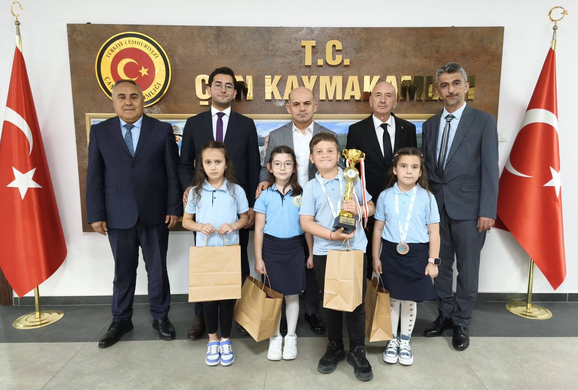 ÇAN CUMHURİYET İLKOKULU ÖĞRENCİLERİ AKIL ZEKA OYUNLARINDAN DÖRT DERECEYLE DÖNDÜ