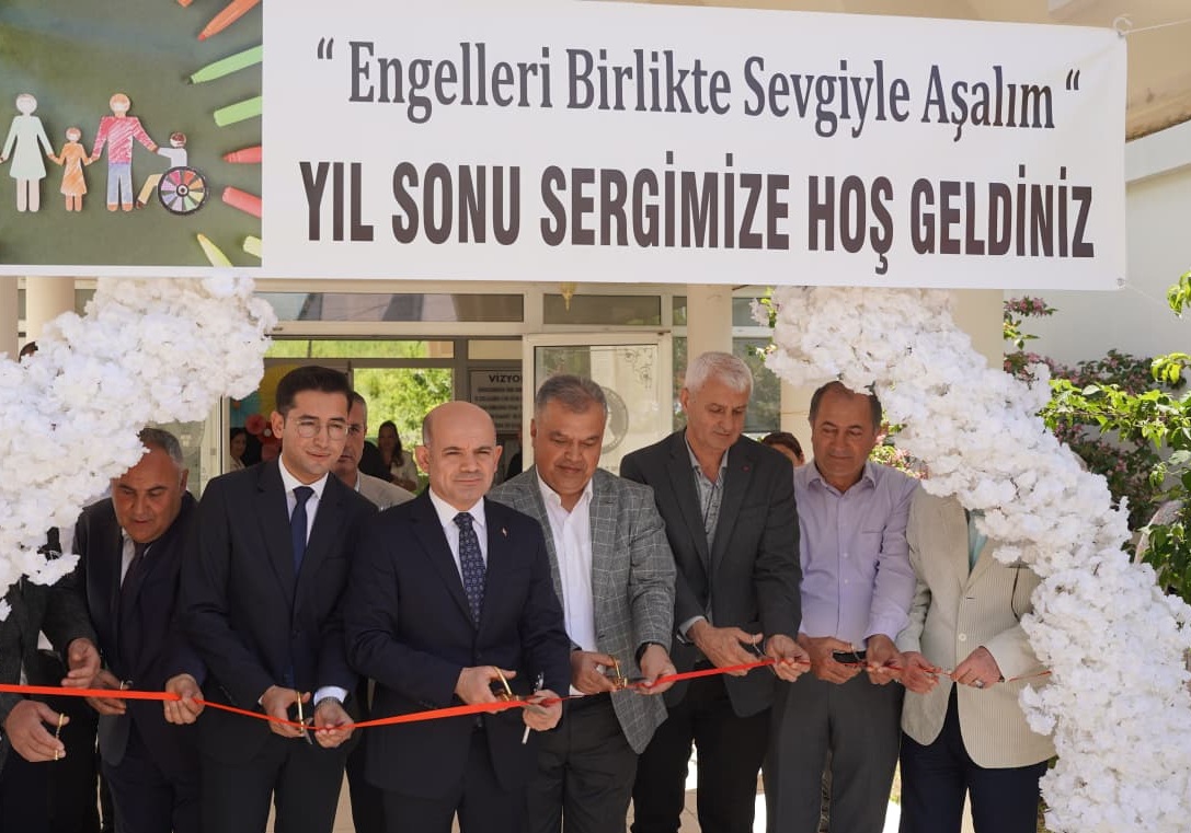 ÖZEL ÇOCUKLARIN YILSONU ETKİNLİĞİ VE MEZUNİYET SEVİNCİNE ORTAK OLDULAR
