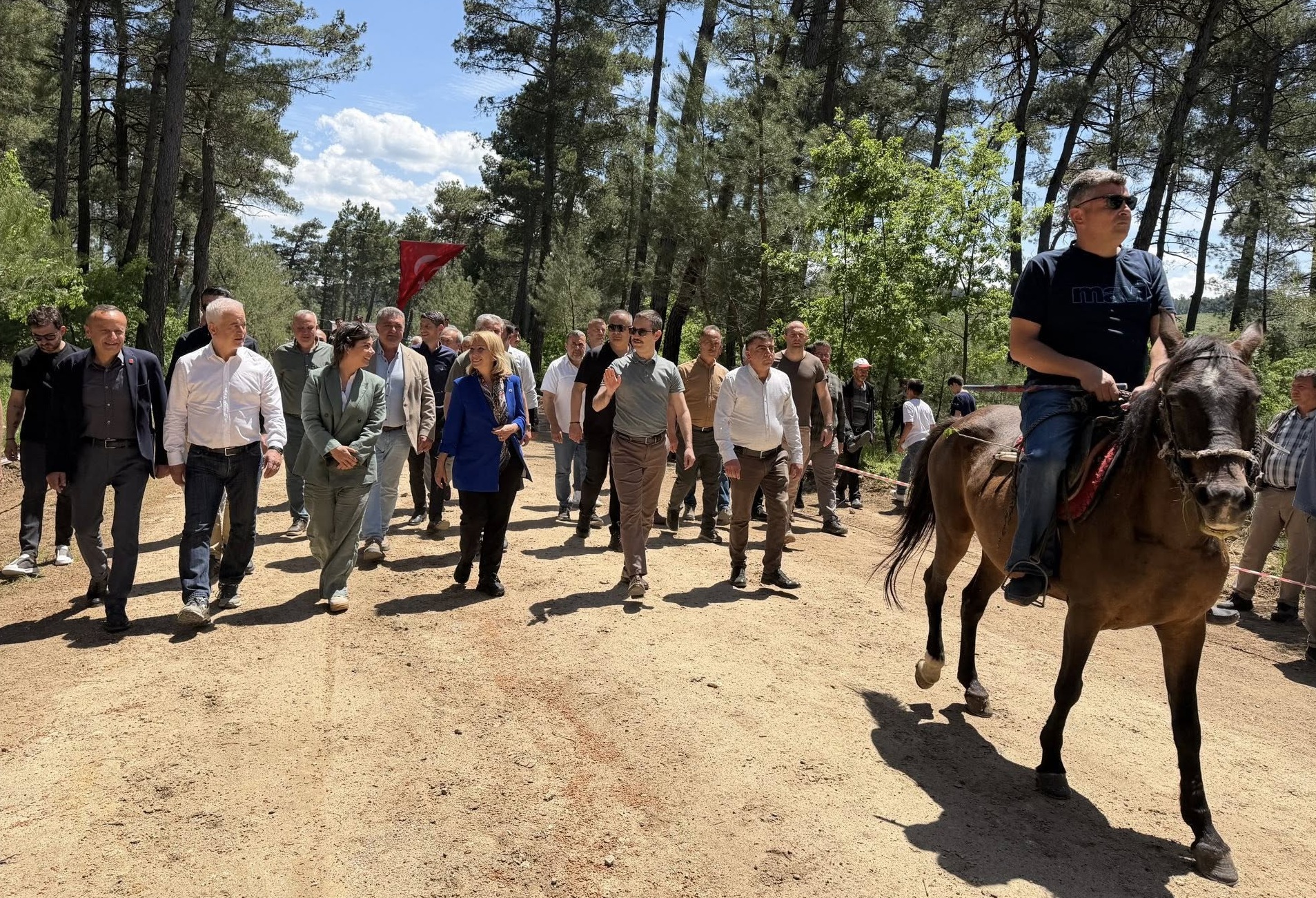 ENGECİ KÖYÜNDE GELENEKSEL DEĞNEK YARIŞI