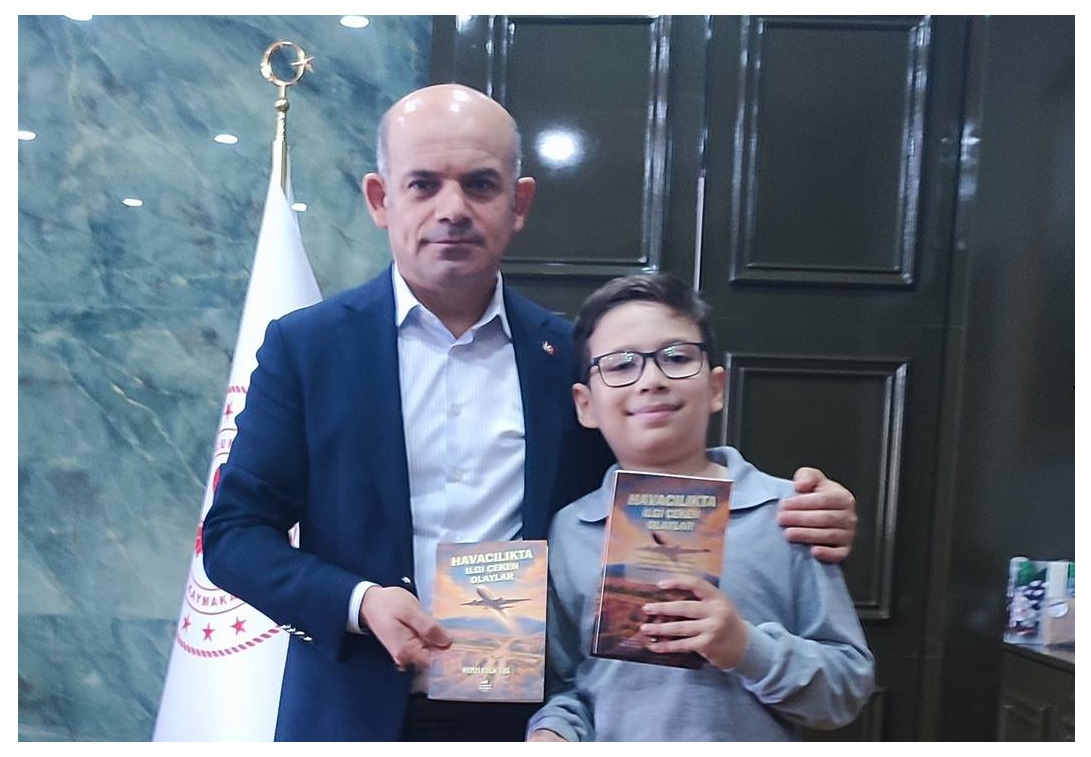 ÇANLI GENÇ YAZARDAN KAYMAKAMA KİTAP HEDİYELİ ZİYARET