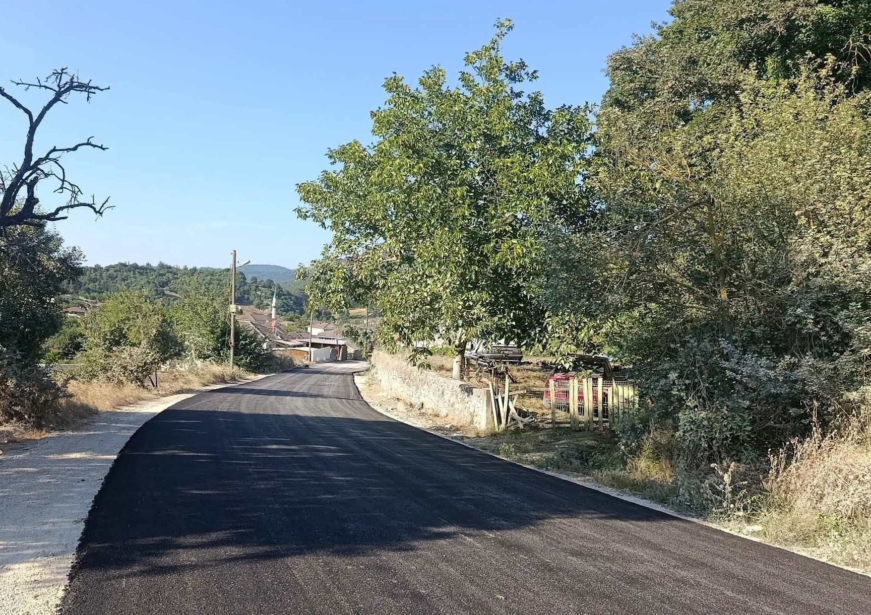 YENİCE GRUP YOLLARINA SICAK ASFALT…