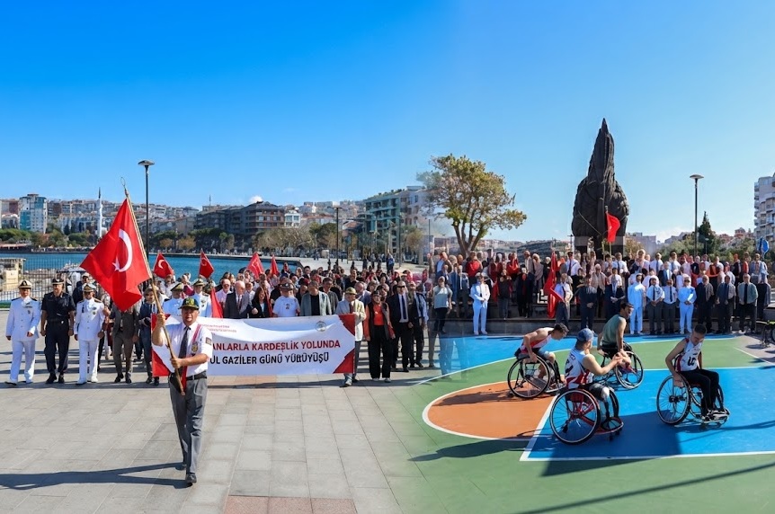 KAHRAMANLARLA KARDEŞLİK YOLUNDA GAZİLER GÜNÜ YÜRÜYÜŞÜ