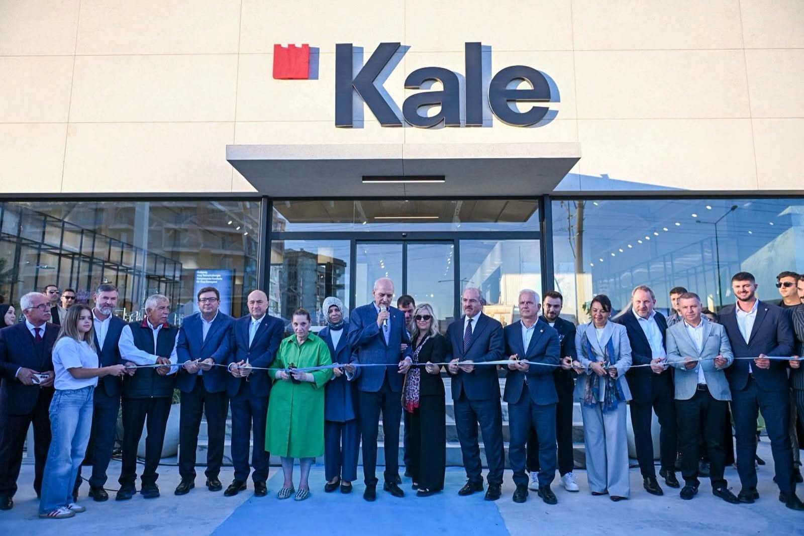 KALE GRUBU BAYİSİNDEN ÇANAKKALE’YE YENİ SHOWROOM