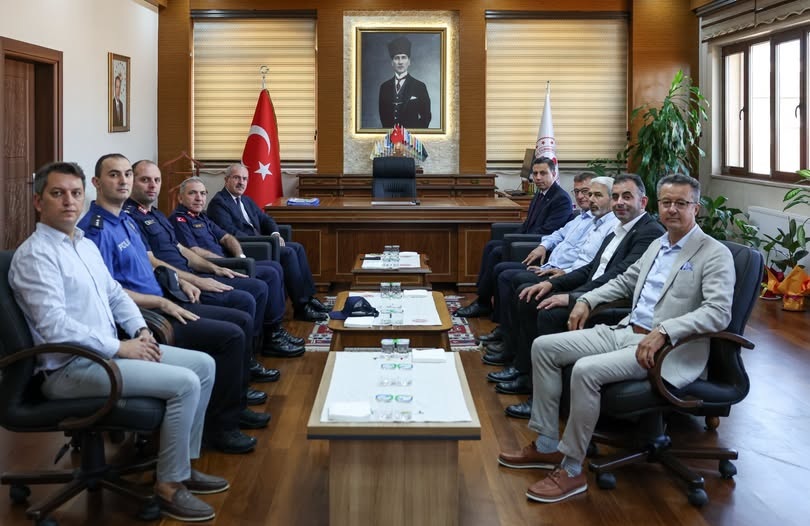 VALİDEN YENİCE KAYMAKAMINA ZİYARET