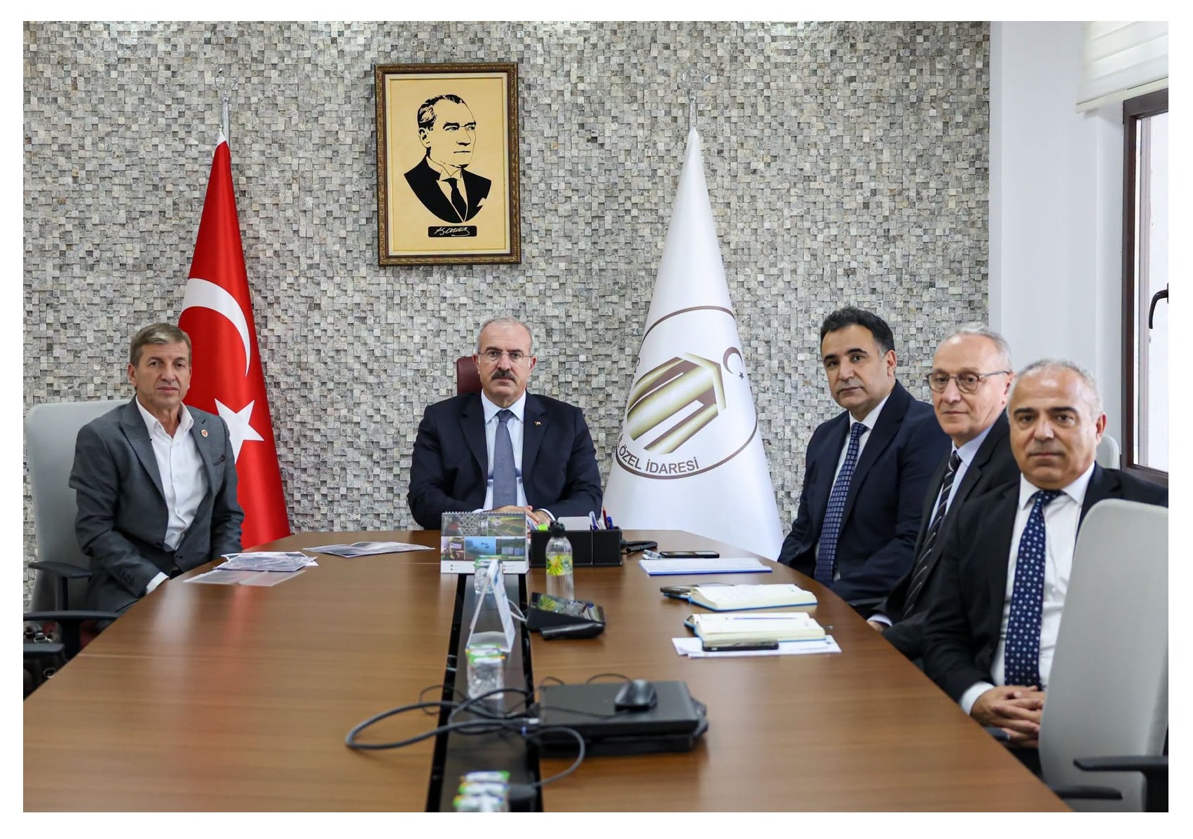 YAYAKÖY MUHTARI TALEPLERİNİ BİZZAT ÇANAKKALE VALİSİNE İLETTİ